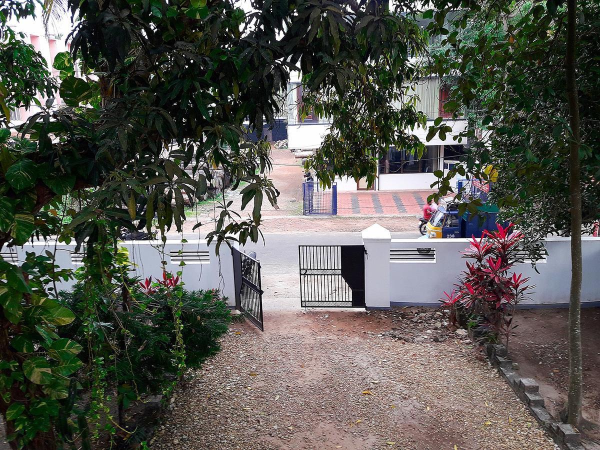 Aham Yoga Nest Bed & Breakfast Alappuzha Ngoại thất bức ảnh